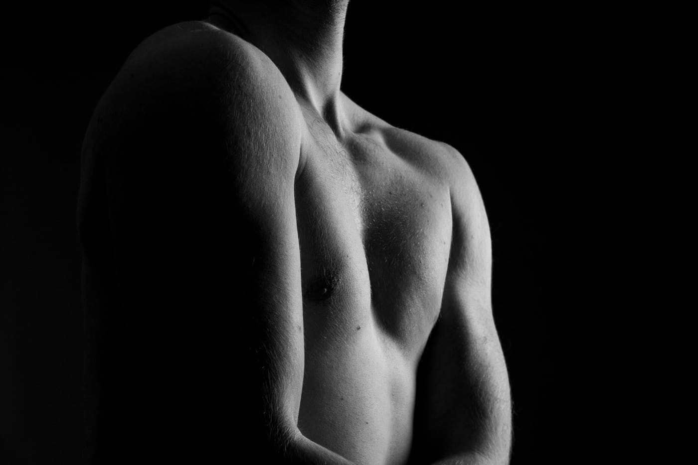 Masculinización de tórax: Cirugía de afirmación de género con enfoque WPATH