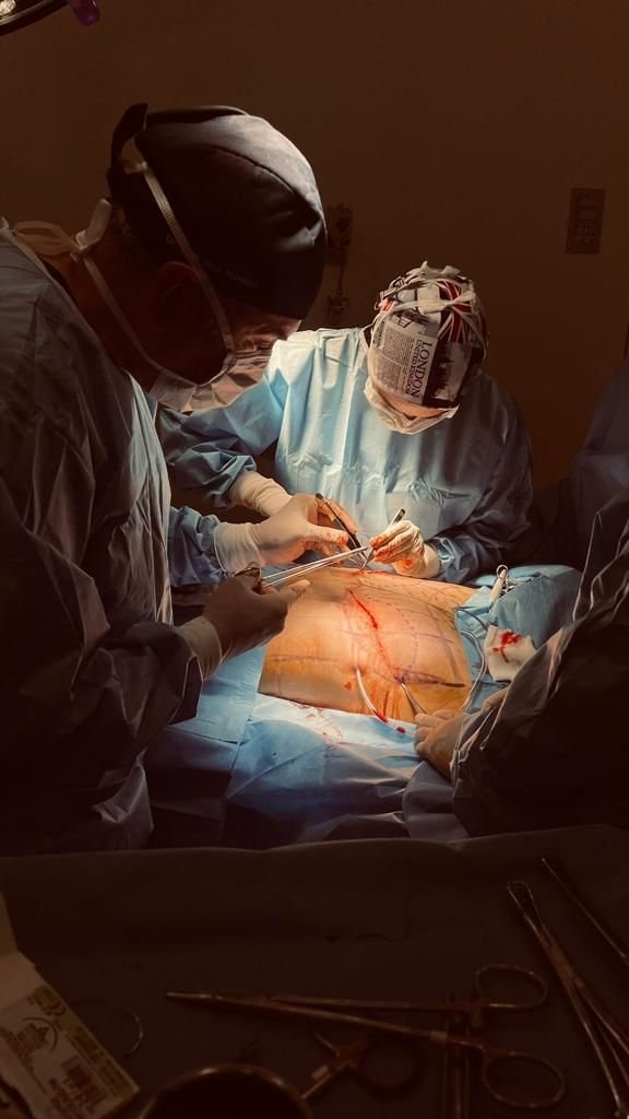 Cirugía reconstructiva y microcirugía: Reconstrucción tras cáncer de piel, cicatrices y secuelas